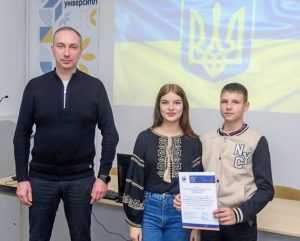 МОЛОДІЖНА ПОЛІТИКА